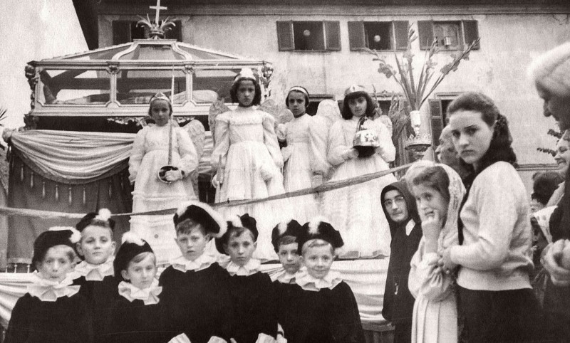 Processione di San Giorgio a Treviolo - anno 1955.jpg