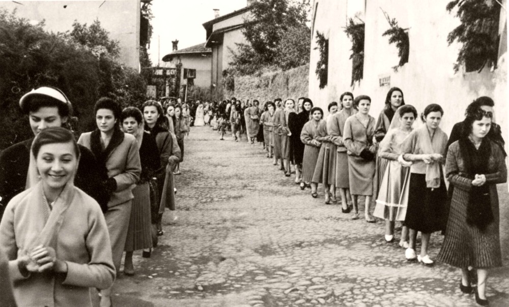 Processione in Via Galetti - Anno 1953.jpg