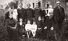 Famiglia Bacis di Curnasco - Anno sconosciuto - Archivio Avis Treviolo.jpg