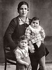 Famiglia Teli - anno sconosciuto - Archivio Avis Treviolo.jpg