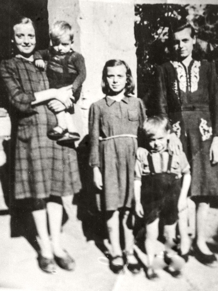 Famiglia Marra - Anno 1940 circa - Grazie a Isaia Lodetti.jpg