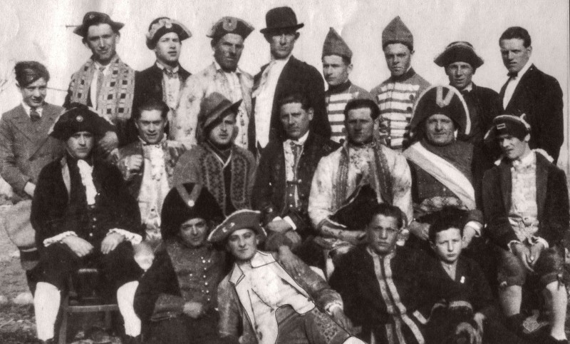 Filodrammatica di Albegno - Anni 1930-40 - Archivio Avis Treviolo.jpg