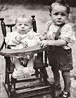 Cesare Donadoni e nipote a Treviolo - anno sconosciuto - Archivio Avis Treviolo.jpg