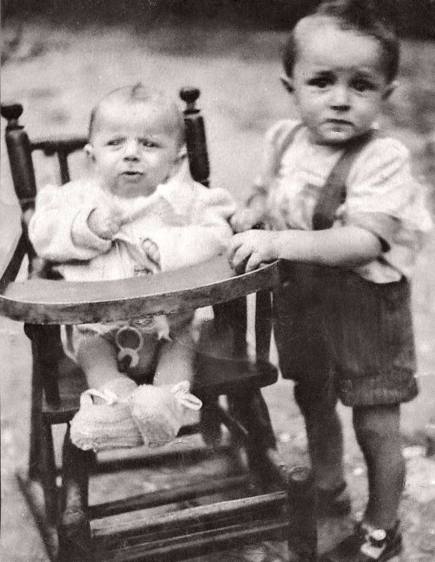 Cesare Donadoni e nipote a Treviolo - anno sconosciuto - Archivio Avis Treviolo.jpg